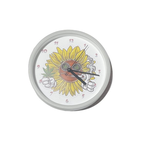 Weed Be Happy 9" Wall Clock - Picture 1 of 4